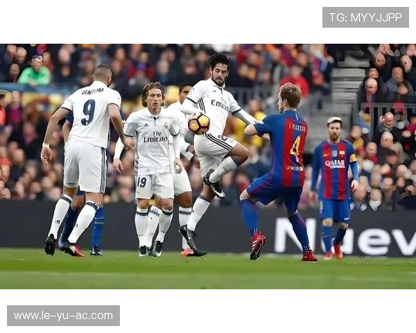 西甲冠军争夺白热化：皇马、巴萨巅峰对决风云再起