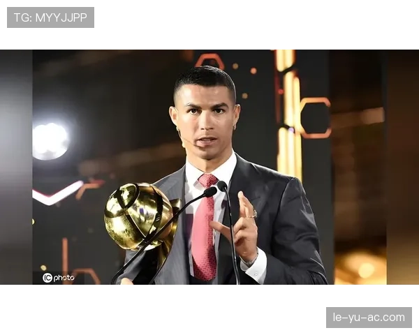 C罗无球跑动成比赛亮点，持续稳健表现再度引发球迷热议