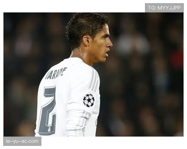 瓦拉内强势对抗显身手，助力球队稳步提升竞争力