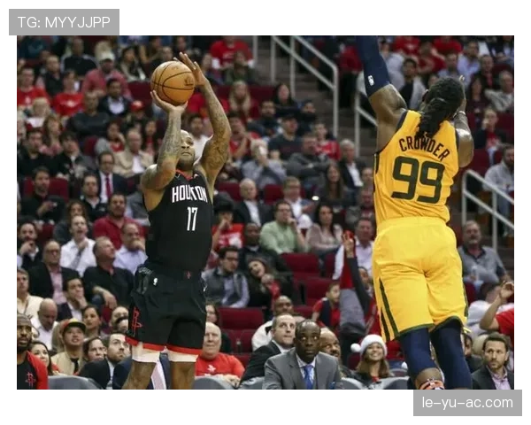 萨维奇状态回暖，重新定义防守价值成球队铁闸