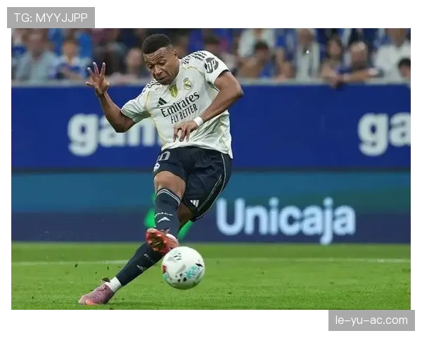 卡瓦哈尔与阿诺德在边后卫定位下出现传球集中与插上频率偏移趋势