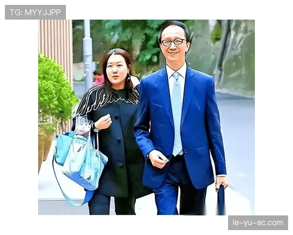 伏明霞买个包花的钱，普通人得两年工资还得挤地铁去上班呢